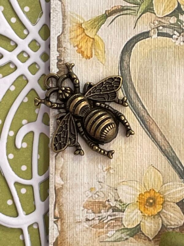 6x6" Luxury Handmade 3D Greeting Card Topper SPRING DAFFODILS BEE'S - Image 3
